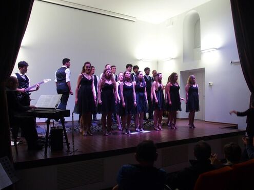 19 dicembre - Esibizione del coro “Freevoices”