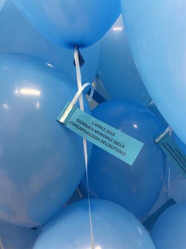 Giornata Mondiale dell’Autismo palloncini blu