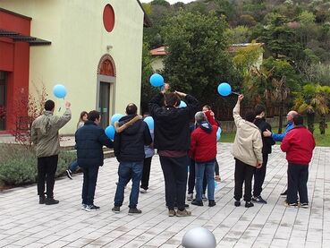 Giornata Mondiale dell’Autismo palloncini blu