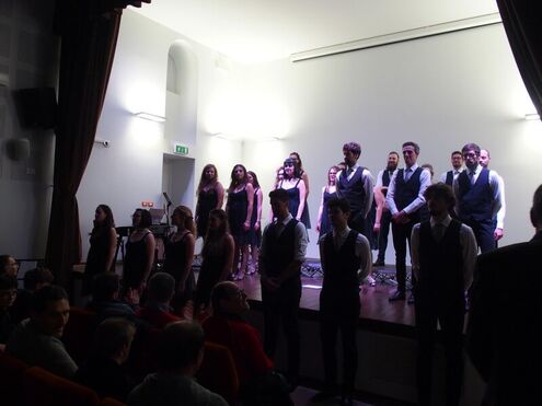 19 dicembre - Esibizione del coro “Freevoices”