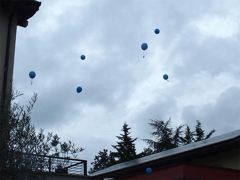 Giornata Mondiale dell’Autismo palloncini blu