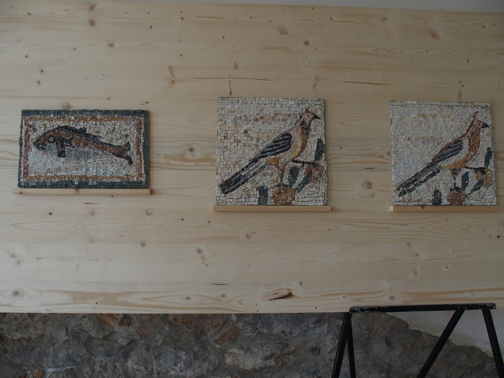 Opere di mosaico degli ospiti dell'Istituto dei Padri Trinitari di Medea